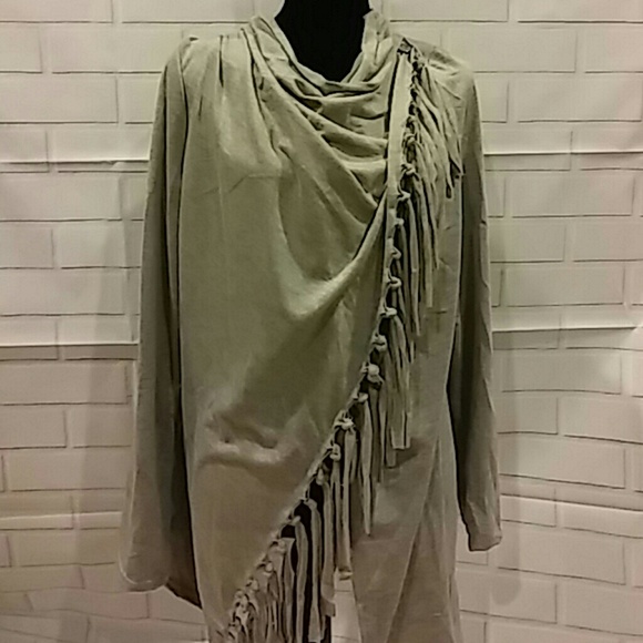 L⭐ Super Cute Gray Fringe Women's Cardigan NEW - Picture 4 of 6